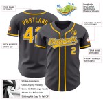 Camiseta de béisbol auténtica gris personalizada en dorado y blanco y acero