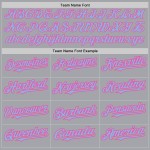 Camiseta de béisbol personalizada con mangas auténticas en azul y rosa, gris claro y raglán