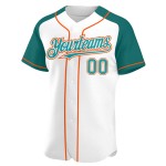 Camiseta de béisbol personalizada con mangas raglán, color blanco, verde azulado y naranja